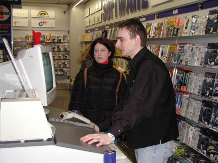 Beerater: Markus Matysseks Kunden suchen Hilfe bei der Orientierung im riesigen Kaufhausangebot.